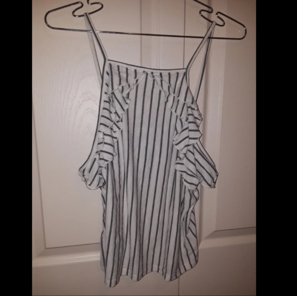 American Eagle Ruffle Top - Picture 2 of 2